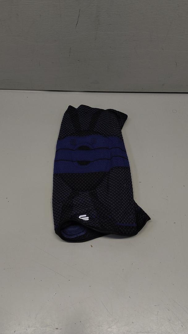 Bauerfeind GenuTrain Knee Support Brace (New Version) - Targeted Support for Pain Relief & Stabilization for Weak, Swollen & Injured Knees & Arthritis - Size 4C, Comfort - Color Black