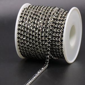 Jerler 10 Yards Crystal Rhinestone Trim SS18/4.0mm, Black Close Chain for Sewing Crafts Ideal Wedding Party Christmas DIY Decoration
