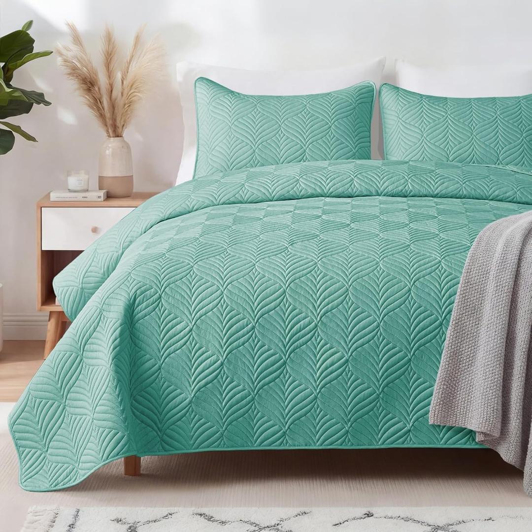 Whale Flotilla Extra Soft Full Queen Quilt Bedding Set, Lightweight Turquoise Bedspreads Quilts Queen Size with Modern Pattern, Reversible 3-Piece Coverlet with 2 Pillow Shames for All Seasons
