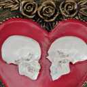 BinaryABC Halloween Romantic Love Skeleton Decor,Heart-Shaped Skull Ornament,Halloween Resin Craft Decorations
