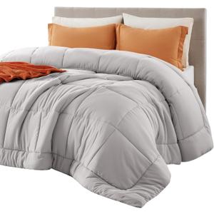 Bedsure Comforter Duvet Insert - Quilted Comforters Queen Size, All Season Duvet, GentleSoft Down Alternative Bedding, with 8 Tabs, Gifts for Women/Men, Light Grey, Queen 88 x 88 Inches