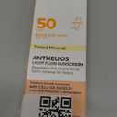 La Roche-Posay Anthelios Sunscreen SPF 40, Ultra-Light Fluid Broad Spectrum SPF 40, Face Sunscreen with Titanium Dioxide Mineral, Lightweight & Fast-Absorbing, Oil-Free, Matte Finish (Tinted)