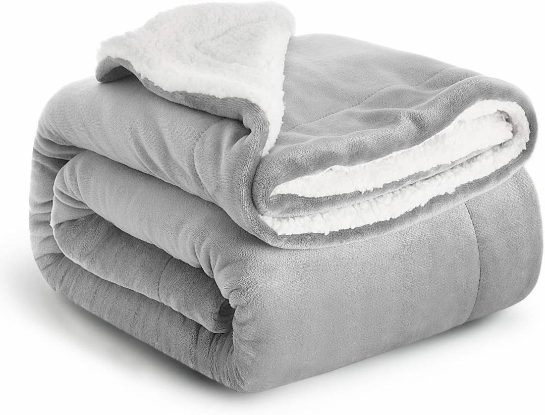 IR Imperial Rooms Sherpa Blankets Queen Size - Thick and Warm Blankets for Winter, Reversible Soft and Fuzzy Fluffy Queen Size Blanket for Bed, Light Grey, 90x90 Inches (Silver)