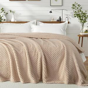 Exclusivo Mezcla Queen Size Fleece Blanket for Bed, Soft Warm Throw Blanket for Fall Winter, Cozy and Lightweight Decorative Bedding Blankets, 90x90 Inches, Camel