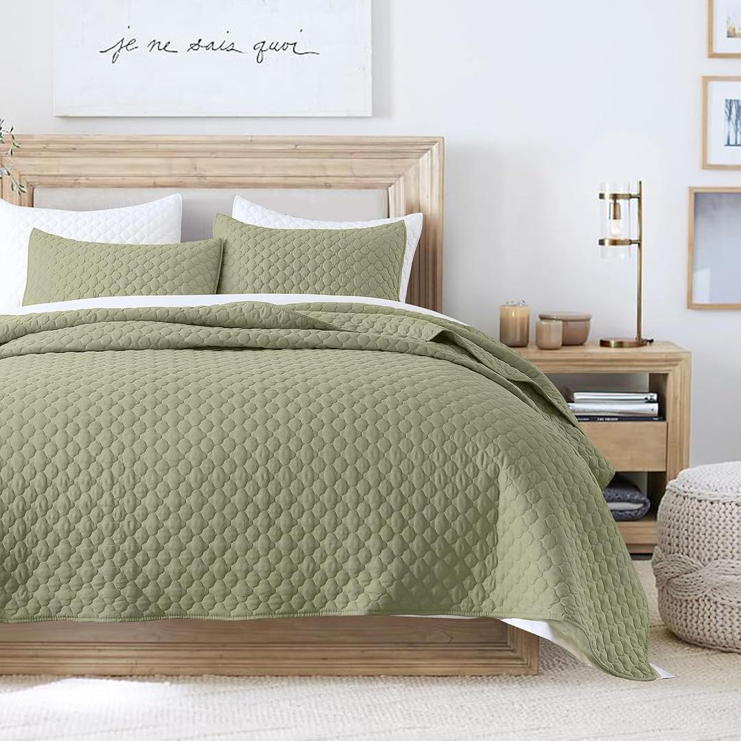 HORIMOTE HOME Quilt Set Queen Size, Olive Green Bedspread with Clouds Pattern, Soft Coverlet Set Lightweight Microfiber Quilted Bedspread for All Season, Includes 1 Quilt and 2 Pillow Shams (Full/Queen(90" x 96"))