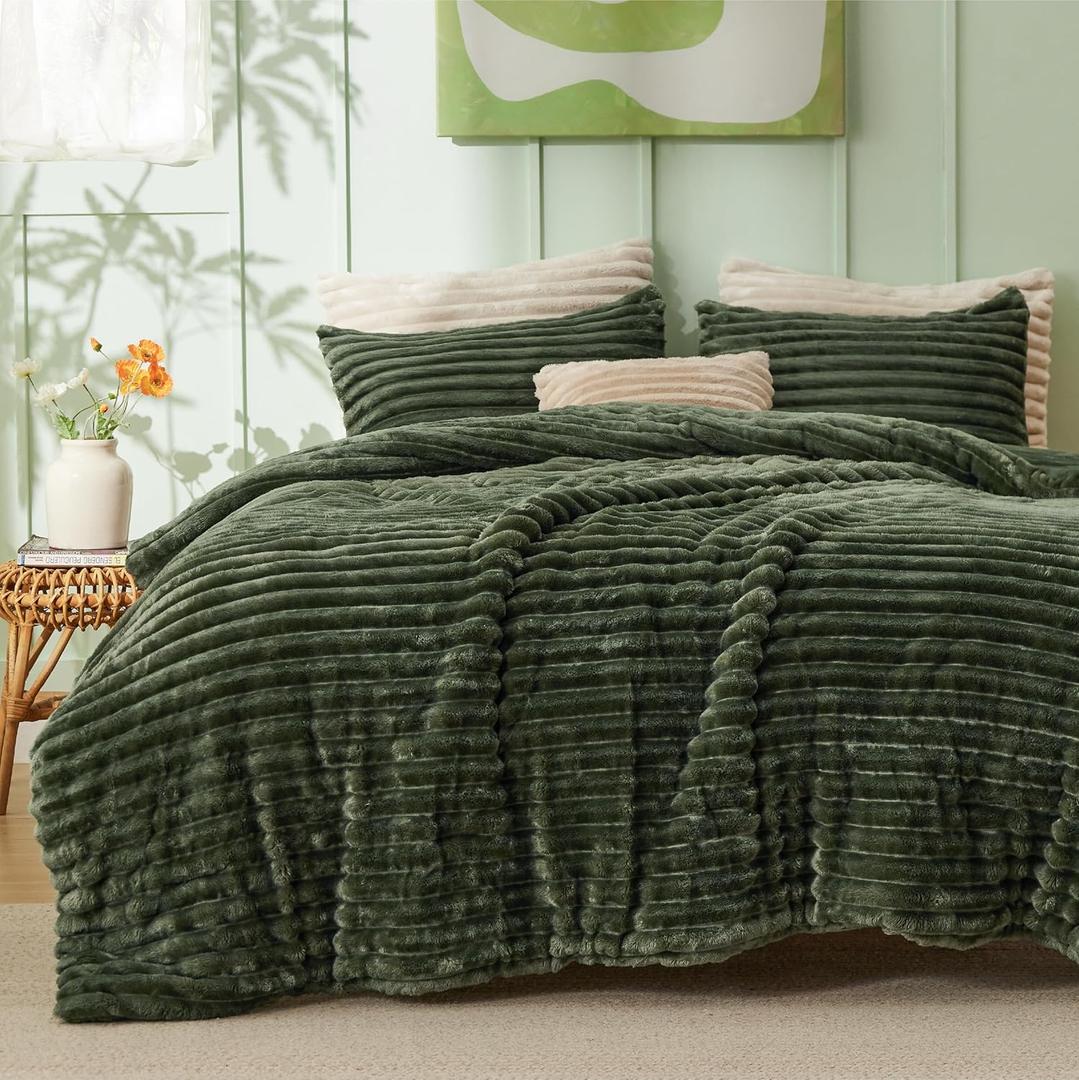 Bedsure King Size Comforter Set - GentleSoft 3 Pieces Fluffy Double-Side Fleece Comforter Set, Cozy Striped Room Decor Aesthetic, Luxury Olive Green King Bedding with 2 Pillowcases, 104x90 Inches