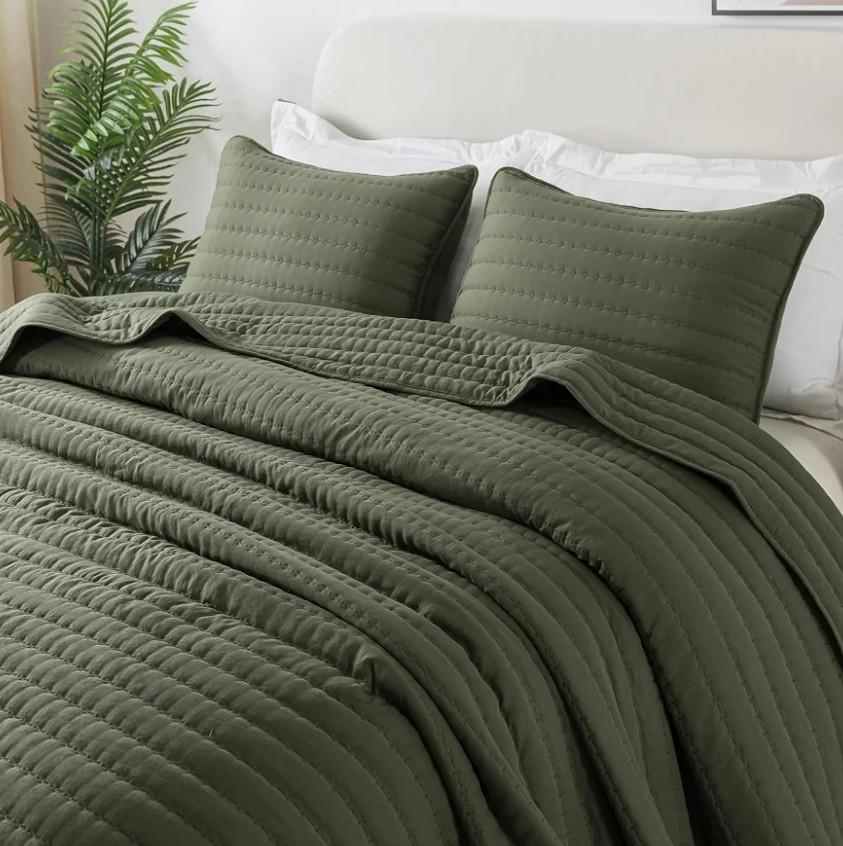 ROARINGWILD Olive Green King Size Quilt Set, Striped Pick Stitch Lightweight Bedspread, Soft Channel Farmhouse Rustic Coverlet, Spring Summer Thin Comforter, Country Bedding, 104x90 inches