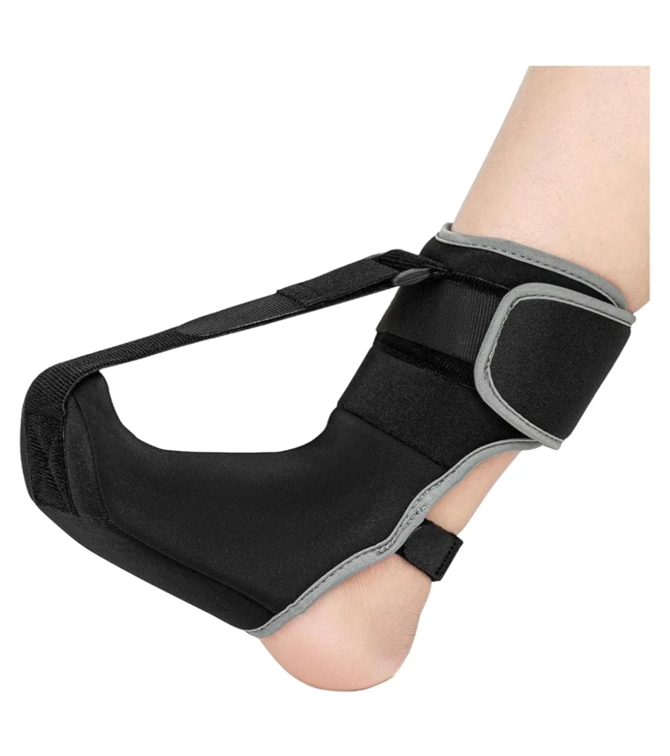 Plantar Fasciitis Night Splint Arch Support Pads Breathable SBR Ankle Brace with Arch Support Non-Slip Straps Unisex Orthotic for Pain Relief Sleep Black S
