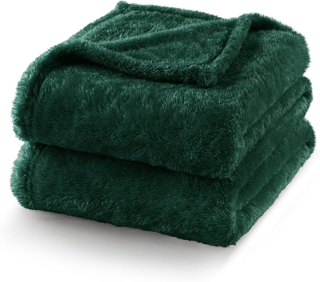 Exclusivo Mezcla Plush Fuzzy Fleece Bed Blanket Queen Size, Super Soft, Fluffy and Warm Blankets Suitable for All Seasons (Forest Green, 90x90 Inches)