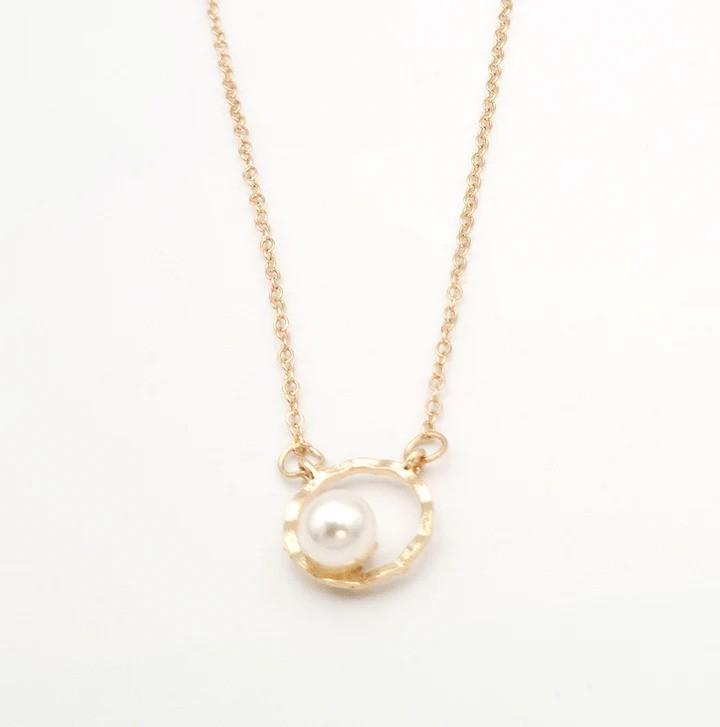 Gold Circle Pearl Pendant Necklace