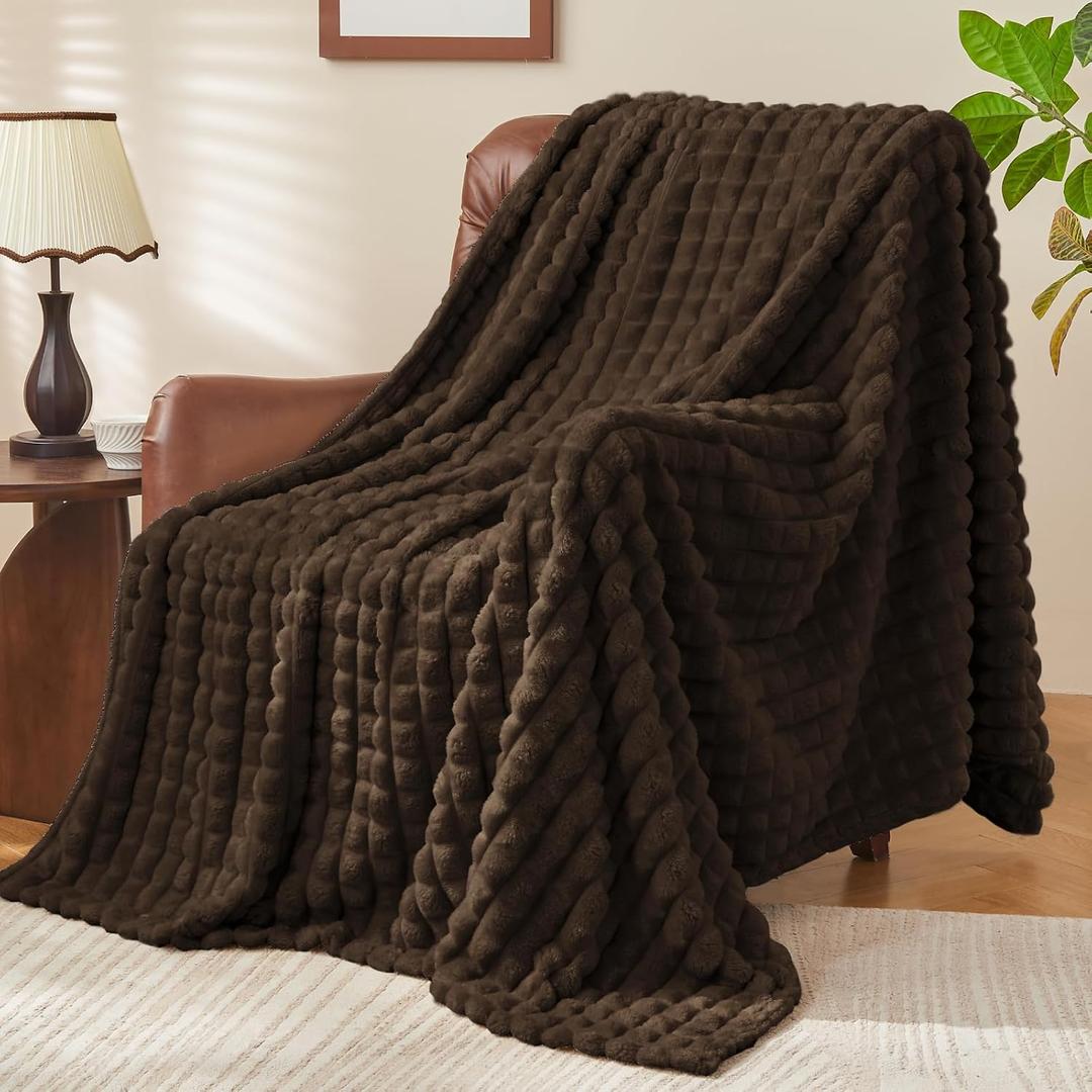 BEDELITE Brown Throw Blanket for Couch and Bed- Super Soft and Warm 3D Checkered Fluffy Fuzzy Fleece Blanket, Luxurious Plush Cozy Blanket for Room Decor Spring, 50x60 inches