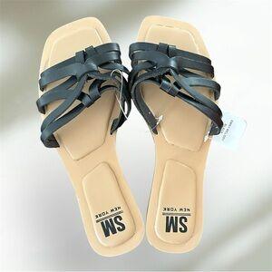 SM New York
Slippers Black 8