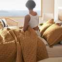 Bedsure King Quilt - Honey Ginger Bedspread King Size & Lightweight Comforter, Boho Coverlet with Clover Pattern, Ultra Soft All-Season Bedding, 106 x 96 Inches | Stitch-Free Quilting, Ultra Soft, Lightweight, Machine Washable, Pet-Friendly