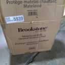 Utopia Bedding Quilted Fitted Mattress Pad, Queen Size, Elastic Fitted Mattress Topper Protector and Cover Stretches up to 16 Inches Deep, Machine Washable (White)