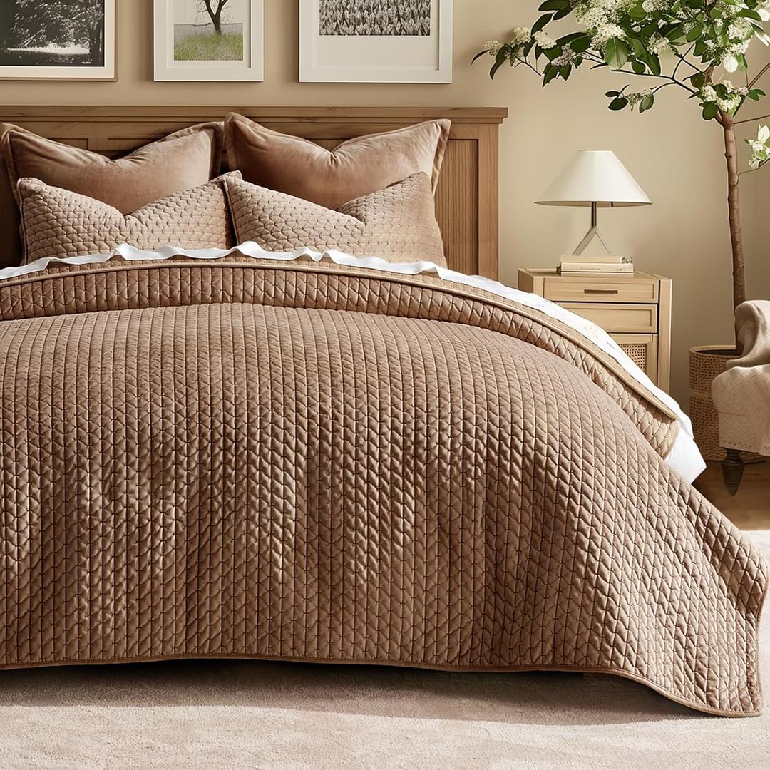 EverGrace Luxury Velvet Quilt Set King Size 3 Piece, Soft Cross-Stitch Velvet Comforter Set with Pillow Shams, Lightweight Coverlet Bedspread Bedding Set for All Seasons, Tobacco Brown