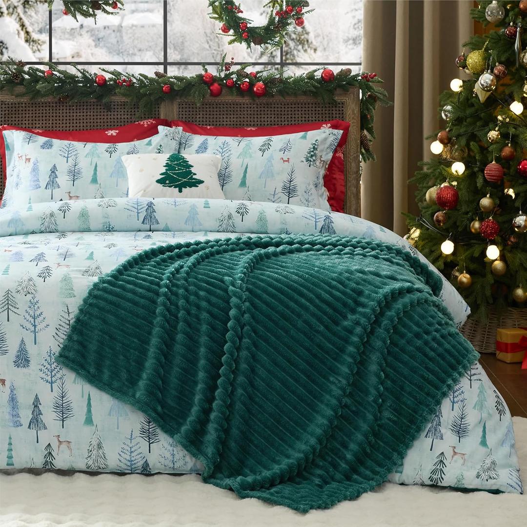 Bedsure Christmas Queen Comforter Set - 5 Pieces Christmas Queen Bedding Set, Bed in a Bag with 1 Soft Green Tree Reversible Comforter, 2 Pillow Shams, 1 Throw Blanket and 1 Decorative