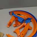 Hot Wheels Track Set with 1:64 Scale Toy Car, 4 Intersections for Crashing, Powered by a Motorized Booster, Criss-Cross Crash Track