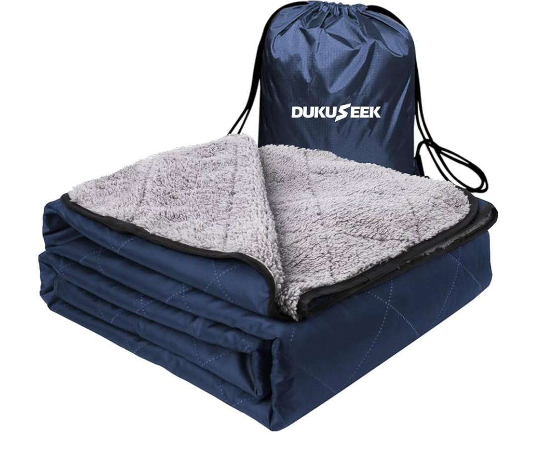 DUKUSEEK Outdoors Waterproof Throw Blanket with Hood, 79”x 59” Sherpa Fleece Stadium Windproof Blankets for Boat, Traveling, Camping, Football, Dogs, Outdoor Sporting Events-Machine Washable