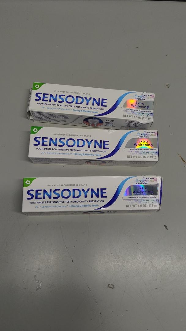 Sensodyne Extra Whitening Sensitive Teeth and Cavity Prevention Whitening Toothpaste, Cool Mint 4 Ounces (Pack of 3)