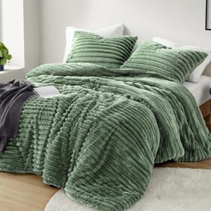Intelligent Design Queen Comforter Set, Cozy Plush Bedding, Microfiber Reverse, 3 Piece, Lightweight, Super Soft Ribbed Velvet Comforter 2 Shams, All Season Fluffy Bed Set, Avril, Full/Queen Green