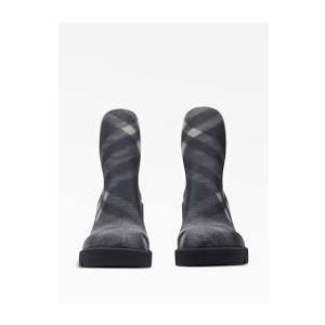 Western Chief Women's Waterproof Chelsea Ankle Rain Boot with Elastic Gore and Rubber Lug Outsole – Stylish and Functional for Rainy Days, Size 7