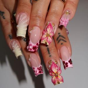 24Pcs Summer Press on Nails Medium Square Fake Nails with Pearl Rhinestones Designs Gold Starfish Seashell Glue on Nails 3D Flower Acrylic Nails Beach False Nail French Tip Stick on Nail for Women