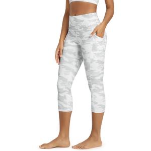 ODODOS Women's High Waisted Yoga Capris with Pockets, Tummy Control Non See Through Workout Athletic Running Capri Leggings (X-Large, White Camo)