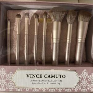 NWT Vince Camuto Makeup Brush Set