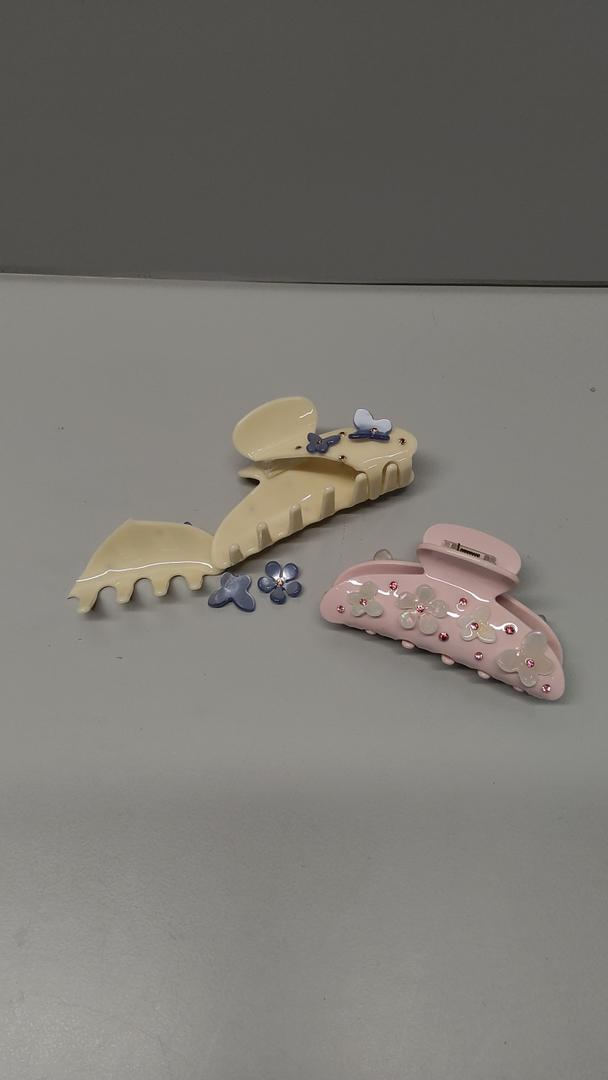 HAIMEIKANG 2 PCs Acrylic Bow Hair Claw Clips for Women  Cute Banana NonSlip Strong Hold Barrettes Y2K Hair Clips for Thick Thin Hair