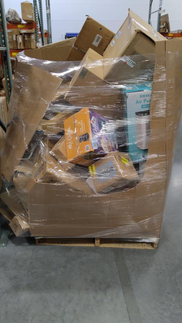 Pallet of salvage items