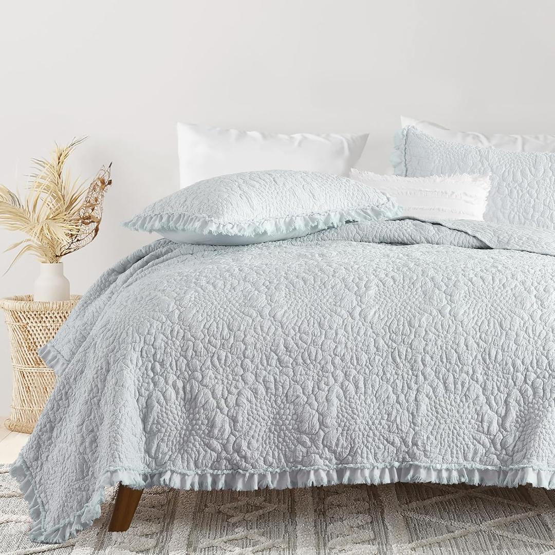 Light Blue Ruffled Quilt King Size, Stone-Washed Microfiber Lightweight Crinkled Farmhouse Rustic Shabby Chic Bedding Set, 3 Pieces Reversible Bedspread Coverlet with Pillow Shams for All Season (King(106"x 96"))