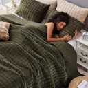 Wonderful Corduroy Texture Dark Green Quilt Set Queen - Hypoallergenic Skin-Friendly Soft Plush Velvety Touch Bedspread, Classic Vertical Striped Lightweight Coverlet for All Season, 106"x94" | Pet-friendly, Machine Washable, Fade Resistant, Anti-Pilling, Classic Minimalist, King（106"x94"）