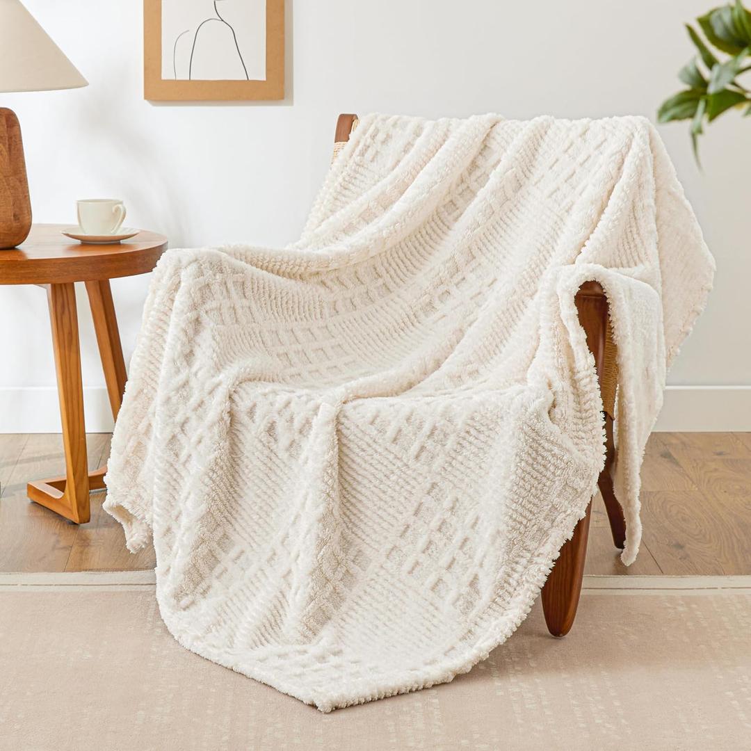 EXQ Home Fleece Throw Blanket for Couch or Bed - 3D Waffle Patchwork Pattern Jacquard Decorative Blankets - Cozy Soft Lightweight Fuzzy Flannel Blanket Suitable for All Seasons (50"60",Beige)