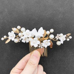 BETITETO Bridal Ceramic Flower Hair Accessories White Flower Ivory Pearl Rhinestone Gold Leaf Hair Piece with Comb for Women Wedding Prom