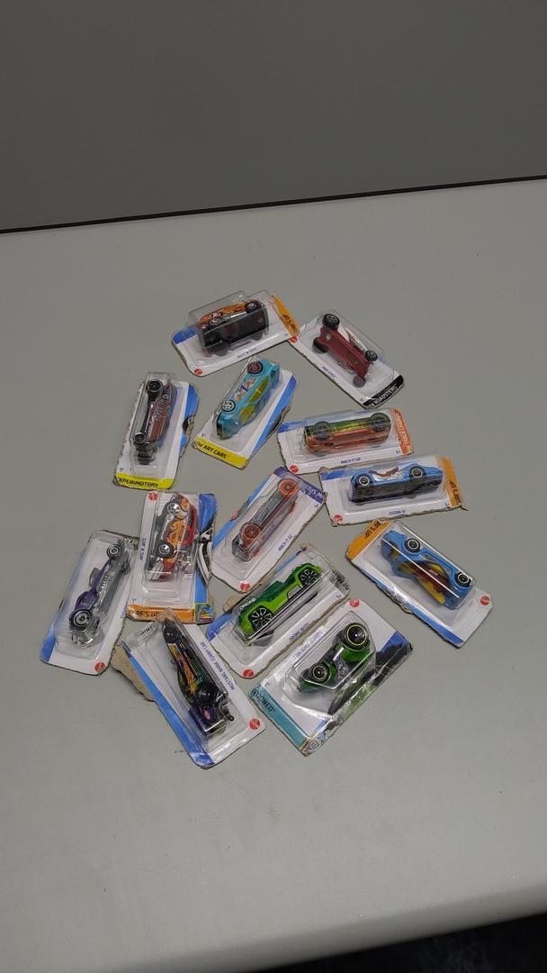 Hotwheels small cars (13pc)