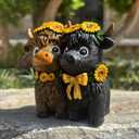 1 PCS Couple Highland Cow Figurine Spring Sunflower Highland Cow Gnomes Resin Statue Calf Lovers Gifts for Summer Home Garden Kitchen Office Tiered Tray Table Decor