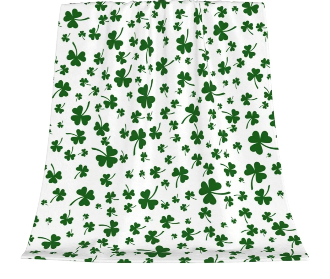 St. Patrick's Day Green Shamrocks Flannel Fleece Throw Blanket 60"x80" Luxury Soft Warm Blanket Lightweight Super Cozy Plush Blanket Throws for Couch Bed Sofa