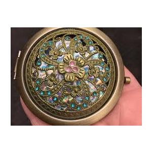 Vintage Mirror Compact Travel Makeup Mirror Cosmetic Pocket Mirror Mini Round Double-sided Folding Cosmetic Makeup Purse Mirror for Travel Mini Round Double-Sided Folding Compact Mirror