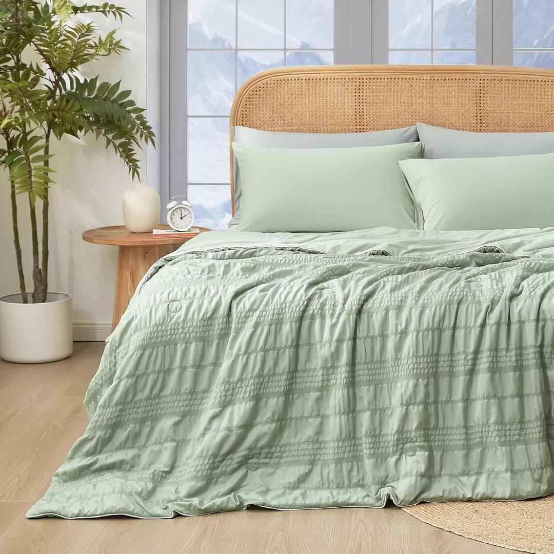 Cozy Bliss Seersucker Cooling Comforter King Size, Q-Max 0.45 Reversible Lightweight Cooling Blanket, Breathable Silk Smooth Summer Bedding Quilt for Hot Sleepers Night Sweats Sage Green