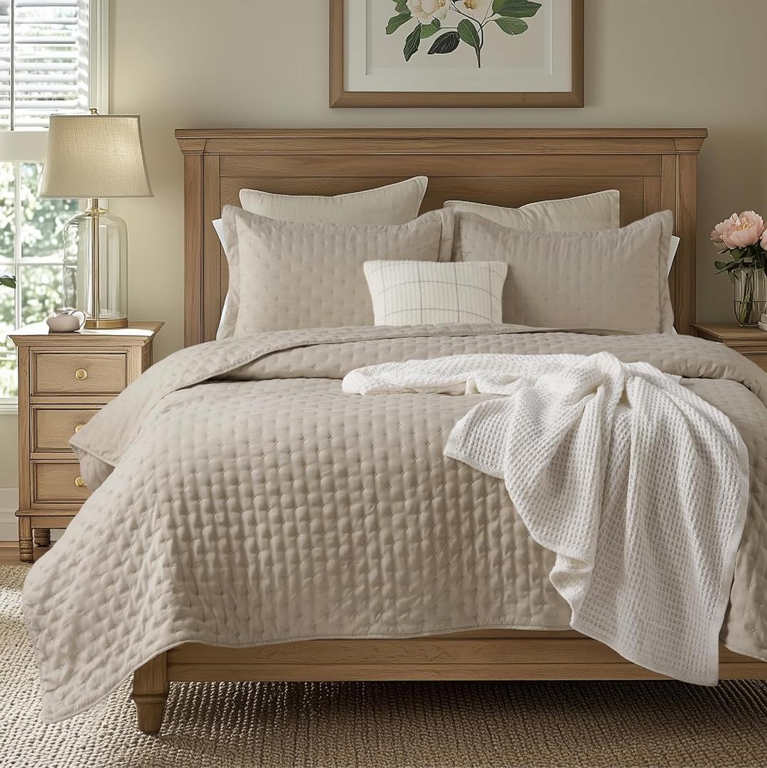 Bedsure King Quilt - Linen Bedspread King Size & Lightweight Comforter, Modern Farmhouse Coverlet with Clover Pattern, Ultra Soft All-Season Bedding, 106 x 96 Inches | Stitch-Free Quilting, Ultra Soft, Lightweight, Machine Washable, Pet-Friendly