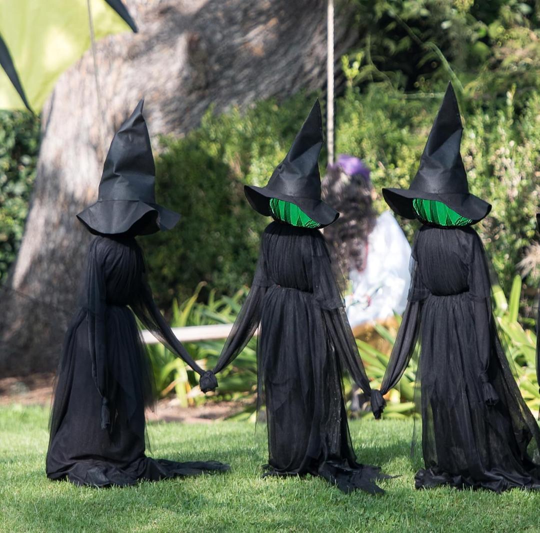 Halloween Decorations, Set of 3 Light Up Witches Holding Hands Witches with StakesVoice Control Witch Glowing Head Waterproof for Outside Garden Statue Decoration Grass Lawn