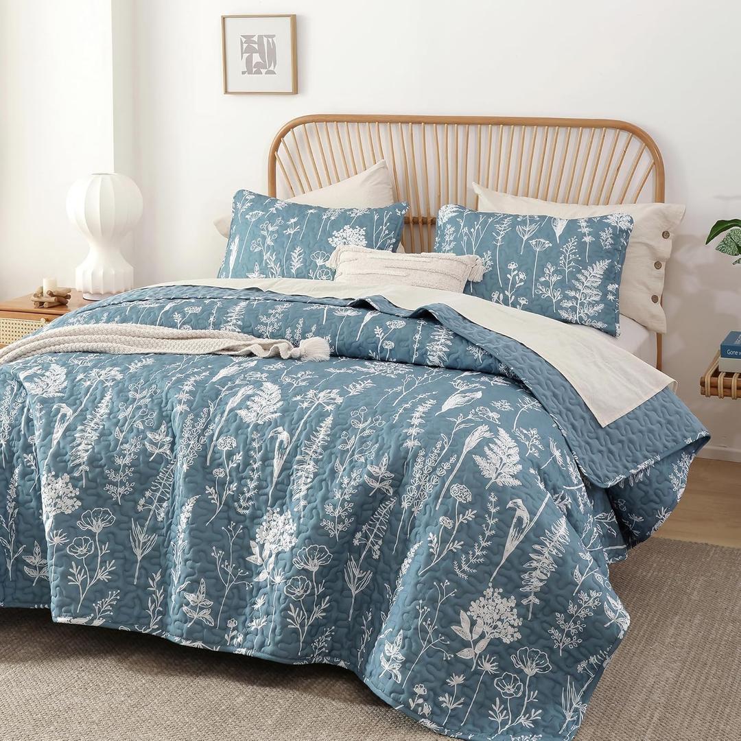 JANZAA Quilt King Size Mineral Blue Quilt Bed Spread Boho Quilt with Floral Pattern Microfiber Quilts Set 3 Pieces Lightweight Comforter Reversible Bedding Set,1Quilt 104x90 inches, 2 Pillowcases