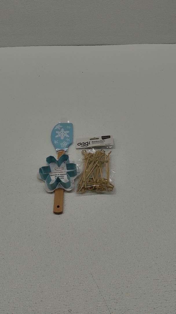 1. WINTER COOKIE CUTTER AND SPATULA SET 2 CT, 2. Oggi Bamboo Picks