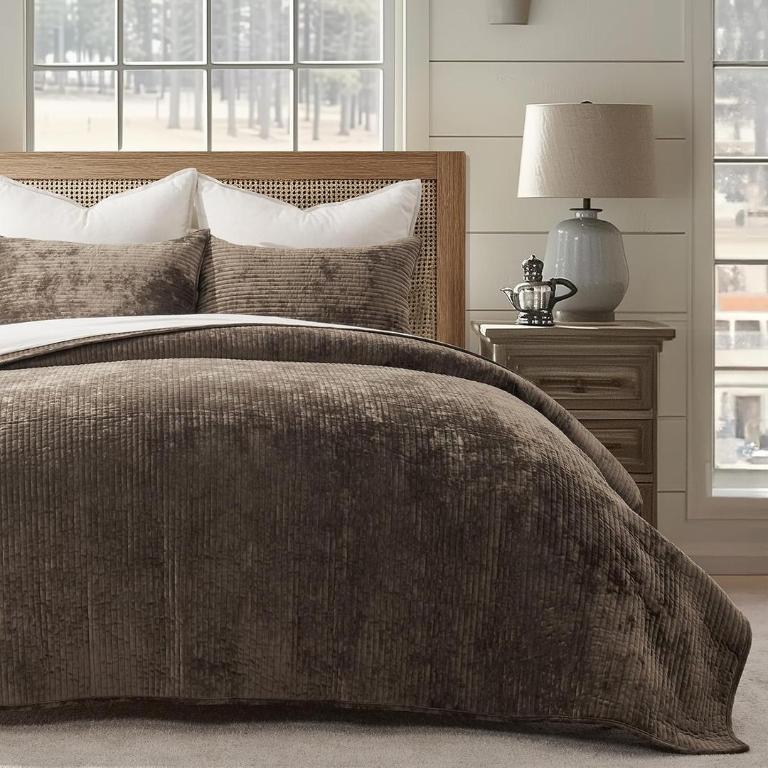 EverGrace Velvet Quilt Set King Size, Luxurious Soft Quilted Bedding Sets, Lightweight Velvet Comforter for All Season, Striped Channel Bedspread Coverlet with 2 Shams, Mushroom Brown
