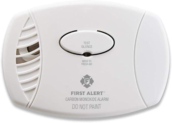 FIRST ALERT Carbon Monoxide Detector, No Outlet Required, Battery Operated, CO400, White, 1 Count (Pack of 1)