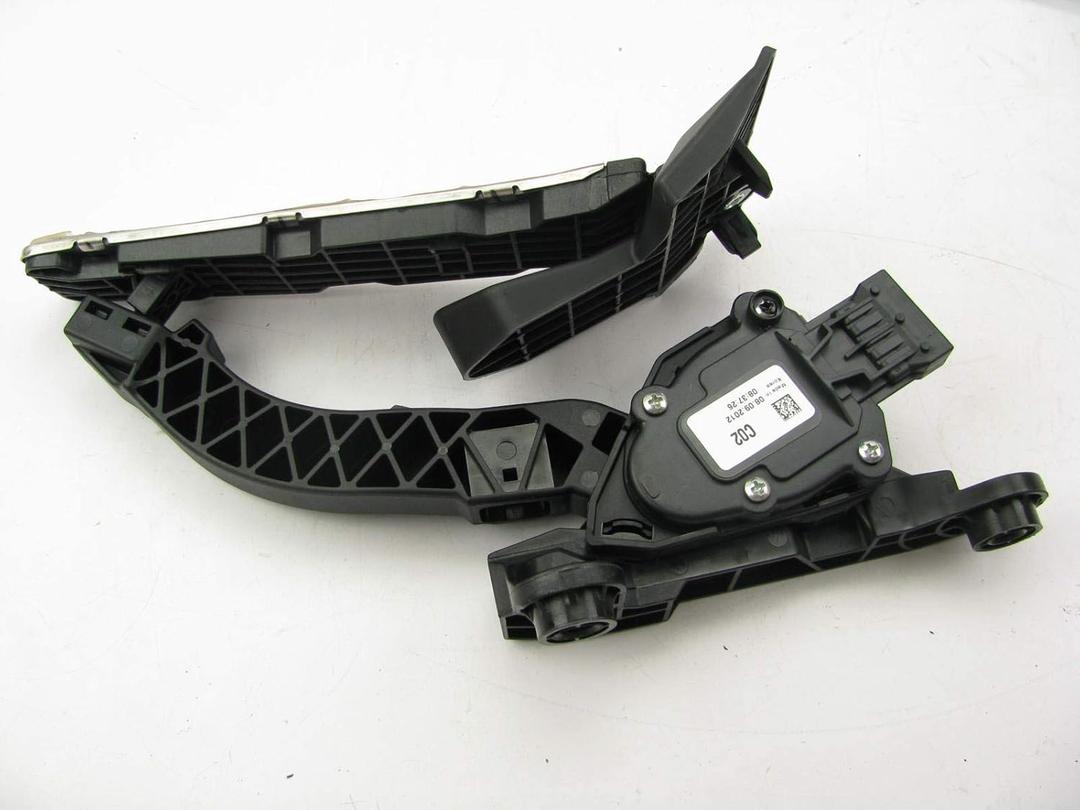 Genuine Hyundai 32700-2V110 Accelerator Pedal Assembly