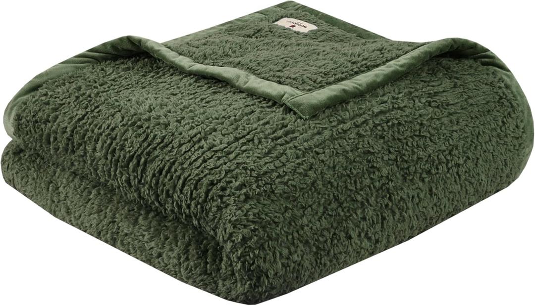 Woolrich Burlington Berber Blanket Super Soft, Cozy Lightweight Cover with Luxrurious Velvet Binding, Modern Trendy All Season Bedspread Bedding-Set, Full/Queen 90" W x 90" L Green