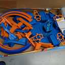 Hot Wheels Track Set with 1:64 Scale Toy Car, 4 Intersections for Crashing, Powered by a Motorized Booster, Criss-Cross Crash Track, Medium