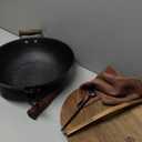 WANGYUANJI Cast Iron Wok Pan with Lid (12.6 Inch) - Handcrafted Flat Bottom Chinese Stir Fry Skillet for Induction, Electric & Gas - Walnut Wood Handle, No Coating