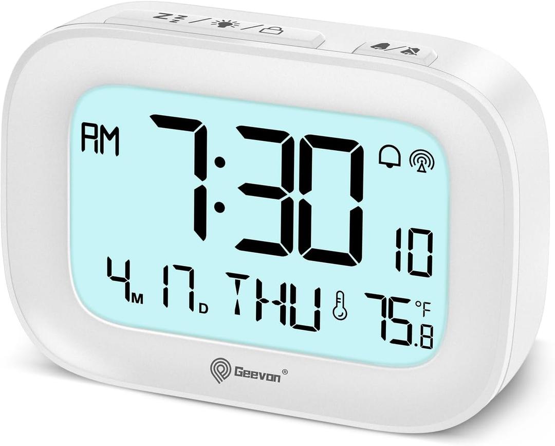 Geevon Small Digital Atomic Alarm Clock for Bedroom, Portable Battery Operated Travel Desk Clock for Heavy Sleepers, with 10s Backlight, Temperature, 3 Inch Display, White